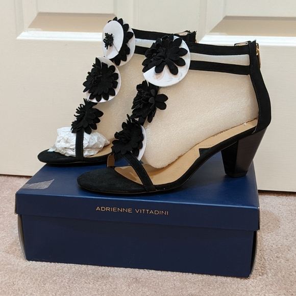 Adrienne Vittadini Flower Sandals - Picture 5 of 10